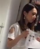 【 盗撮 】おでこがカワユイ店員さんのおパンツ逆さ撮り！！！