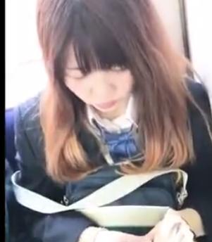 【 盗撮 】清楚なふりして赤パンプリケツの制服少女！！！