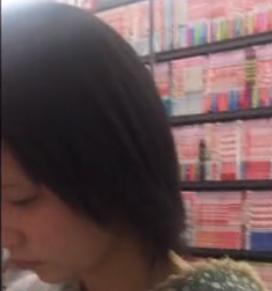 【 盗撮 】おパンツを盗撮してたら美少女にキツイ目で見られたった！！！