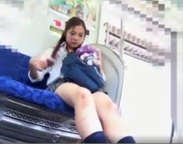 【 盗撮 】お肌ツルツルJKの発展途上なおケツを逆さ撮り！！！