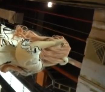 【 盗撮 】コスプレ少女☆ふわふわスカートの中を盗撮！！！