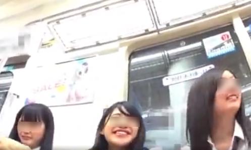 【 盗撮 】美少女JK三人組☆どの娘のパンツが見れるかお楽しみ！！！
