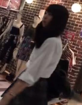 【 盗撮 】アイドル系制服JK☆ピンクのエロパンツを盗撮！！！