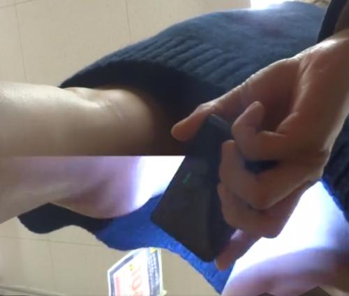 【盗撮】怒らせたら怖そうな女性のスカートをフラッシュで撮影しちゃう恐れしなずな男！！