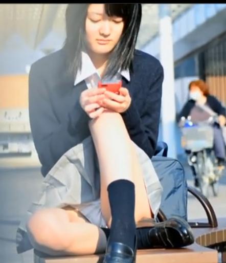 【 盗撮 】だらしないJKのおパンツを盗撮してあげたった！！！