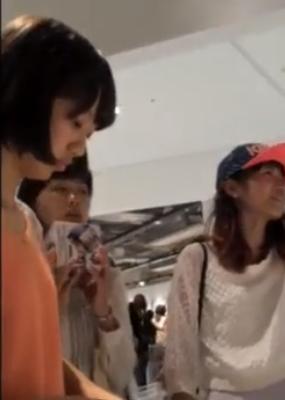【 盗撮 】美女だらけの会場に逆さ撮りカメラをぶっ込む！！！
