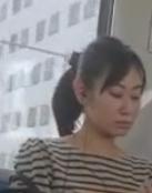 【 盗撮 】お淑やかな美人さん☆警戒しつつもスカートをめくられてしまう！！！