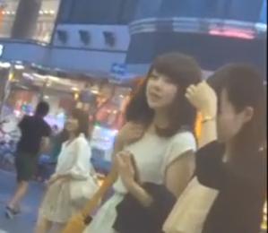 【 盗撮 】かわいいお姉さんのおケツをスマホでバッチリ撮影！！！