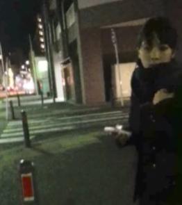【 盗撮 】夜道で声掛けして顔撮り☆追っかけて強制的にパンツを見ちゃう！！！