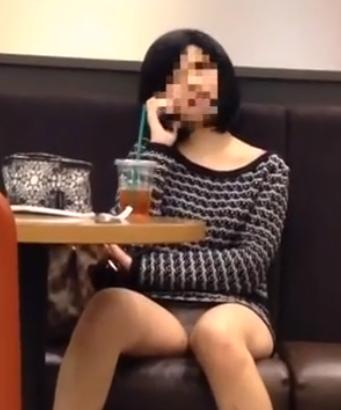 【 盗撮 】カフェで足をパカパカしまくるお姉さん☆ムラムラしたので盗撮！！！