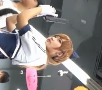 【 盗撮 】生パン素人コスプレ美少女が盗撮魔の餌食になっちゃう！！！