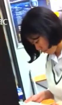 【 盗撮 】本屋で見かけた真面目そうな女の子☆意外な黒パンツに大興奮！！