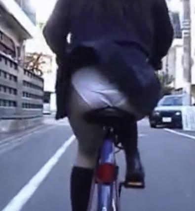 【 盗撮 】自転車JKを大追跡☆パンチラ見放題でおいしいすぎ！！！