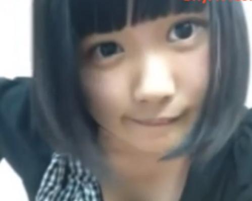 ブリブリ可愛い配信者が調子にのっておケツを見せちゃう衝撃映像！！！