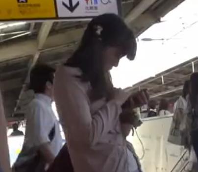 【 盗撮 】ツインテールの女の子☆カワイイ水玉パンツを盗撮！！！