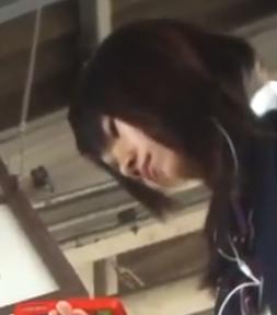 【 盗撮 】賢そうな美形の制服少女☆おパンツを盗撮されちゃう！！！