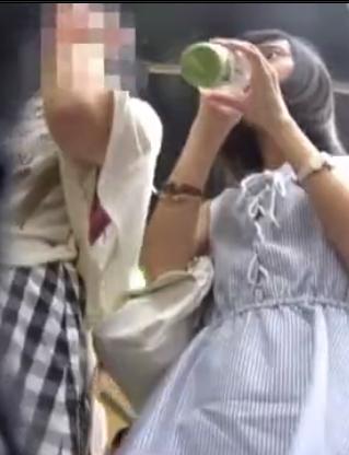 【盗撮】清楚系JDの純白パンチラを逆さ撮り！