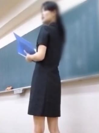 【 盗撮 】先生が板書してる最中にパンチラ盗撮チャレンジ！！！
