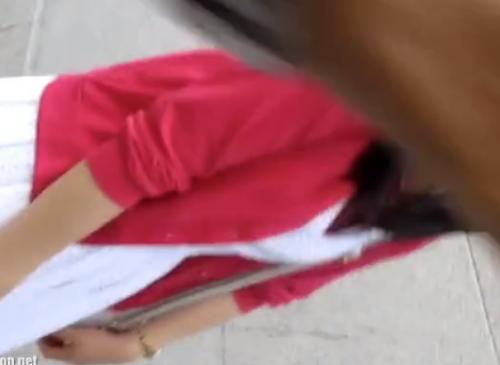 【盗撮】声掛け顔撮りしてスカートめくり☆親切な娘にはボディタッチのおかえし！！！