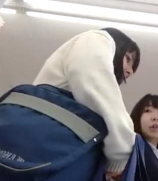 【 盗撮 】美少女の染みパンがえっちすぎる件！！！