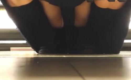 【盗撮】商品棚の裏からバレずに盗撮☆パンチラ見放題！！