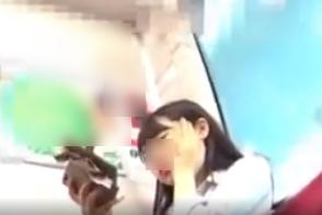 【 盗撮 】自分の可愛さにうっとりな美少女JKちゃんのおケツを盗撮！！！【パンチラHOLIC】