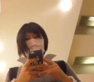 【 盗撮 】黒髪ショートの可愛いJK☆お子様パンツを逆さ撮り！！！