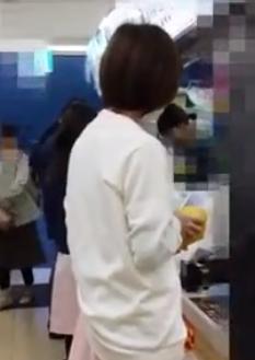 【 盗撮 】コンビニにあらわれたナースなお姉さんを逆さ撮り！！！