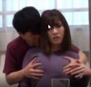 ナンパした美熟女を家に連れ込み。いきなり後ろから胸をワシ掴みしてみたらスゲー巨乳だったwww