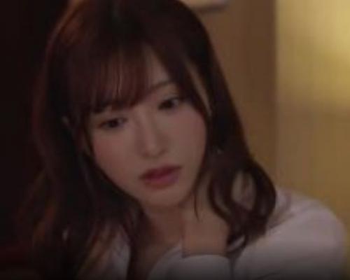 こんな美人上司と出張先のホテルと同室になってしまった。
