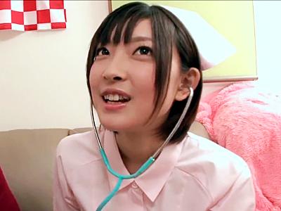レジェンド女優♡とても可愛いショートカットのFカップ巨乳美女の素人ファンの自宅に突撃訪問！激ピストンで絶頂！【小倉ゆず】