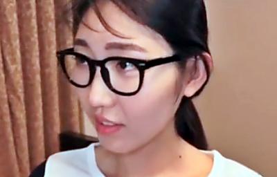 黒髪地味メガネ素人韓国人ナンパハメ撮り☆貧乳で真面目なプロ囲碁棋士の卵をナンパ♡ホテルで電マを使い心身をほぐして生ハメ！