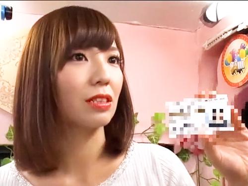 素人四十路美人妻軟派・ディープキスチャレンジ企画★街行く美熟女奥様をナンパ♡若者と濃厚ベロチューで雌化し生ハメ口内射精！