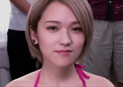 美乳のスレンダー美少女が地域限定中出し性交！！美体をくねらし素人男性のチンポからザーメンを全部膣内に射精！【椎名そら】