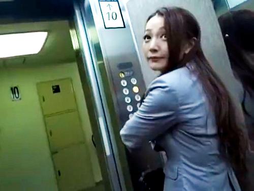 OLストーキングレイプ】美脚美女の帰宅する瞬間を変質者ストーカーが襲う！ベロキスとオマンコ指イキで牝落ち！無許可膣内射精！