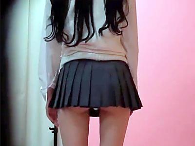 【個人撮影・パンチラ】素人JK読者モデルのスレンダー美脚美少女を撮影会に誘いパンツを盗撮♡卑猥なポーズをキメてしまう！