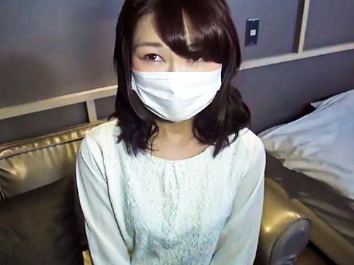 【素人美人妻ガチナンパ】旦那と一年間セックスレスという美熟女の美乳をねっとり揉んでメロメロに♡ローター電マ責めで連続絶頂！