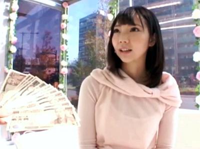 街をぶらぶらしていた普通のJDに出演交渉と称してナンパ♡前戯なしでデカチン挿入！素人女子大生の子宮を突き上げる快楽絶頂！