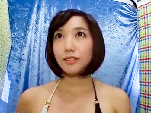 素人美人妻ナンパNTR】浜辺を歩く巨乳若妻をガチ口説き！ビキニ乳首責めから電マで悶絶イキ♡鬼突きピストンたっぷり中出し！