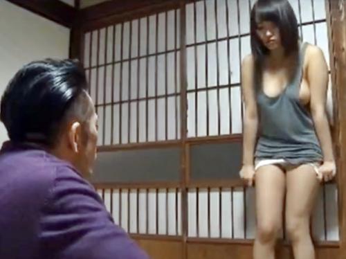 【母親公認】実の娘を性処理道具として夫に差し出す狂った家族！巨乳美少女のマ●コに遠慮なくブチ込む絶倫オヤジ