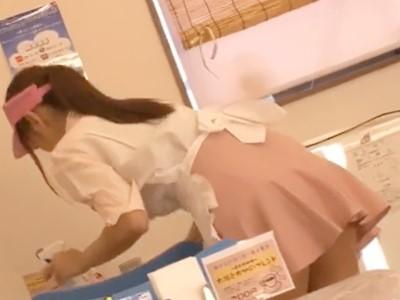 《アイスクリーム店員×レイプ》野外でゴミ出し中に襲撃される看板娘のお姉さん！痴漢男に無理やり犯され無許可種付け中出し！！