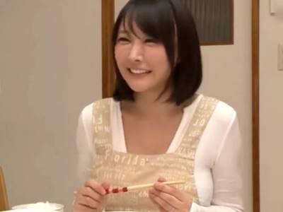 【人妻・熟女】可愛すぎる義母が寝ている隙にこっそり爆乳おっぱいポロリさせて先端をペロペロする危険な息子