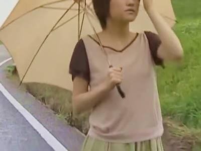 【ヘンリー塚本】田舎の民家で中年オヤジとSEXした義理の貧乳ぺちゃぱい妹を雨の中呼び出して近親相姦する鬼畜お兄ちゃん！