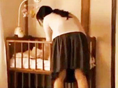 巨乳人妻♥ 出産でオッパイが肥大化した美熟女奥さん！授乳シーンを来客に見られ寝取られる！【ながえスタイル/不倫おばさん】