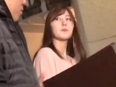■素人/熟女ナンパ■用事のあるS級美人奥さんを口説き落としてハメる事に成功！中出しまでヤった完全アウトな浮気エロ動画！