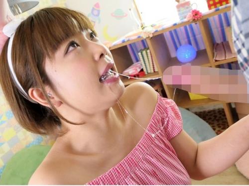 巨乳美少女【紗倉まな】ちゃんが喉奥までチ〇ポを突っ込まれ涙を流しながらもイラマチオを頑張る