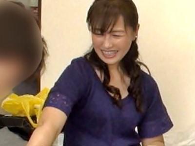 《五十路熟女のおばさんレンタル》50代なのに敏感小さめ乳首の美乳おっぱい♡素人の美魔女が口説かれ陥落する瞬間を隠し撮り！