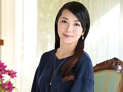 《四十路×初撮り人妻》41才の美熟女な巨乳ママさんが1カ月の禁欲生活を経て恥を脱ぎ捨てたアナルくぱぁを披露！中里文