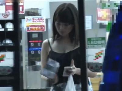 《痴漢》野外でレイプされ人前に放り出される女…犯された姿を衆人に見られながら逃走する美巨乳お姉さん羞恥映像
