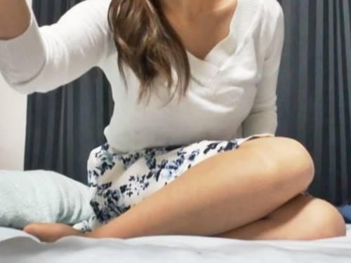 《素人ナンパ》飲み会でゲットした巨乳美人女子大生！！部屋に連れ込みなりゆきセックスを盗撮
